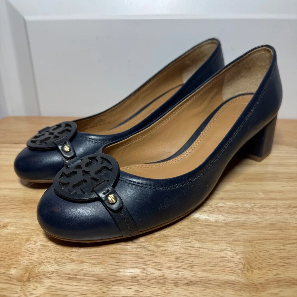 Tory Burch Navy Blue Leather Block Heel Logo Medallion Pumps 57985 Womens 8M